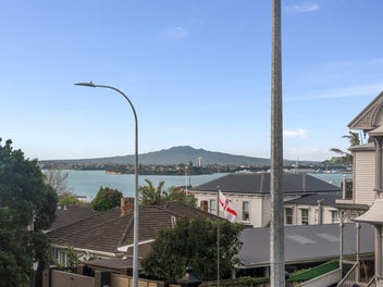 Modern Waterview Living in the Iconic Westwater