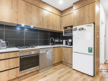 Hot Price! 2 Bed + Office