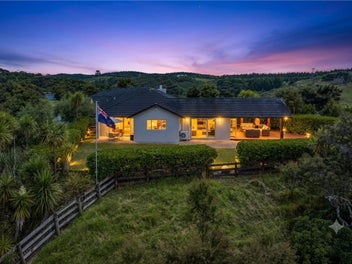 27 Acres, 5 Bedrooms & Future Potential