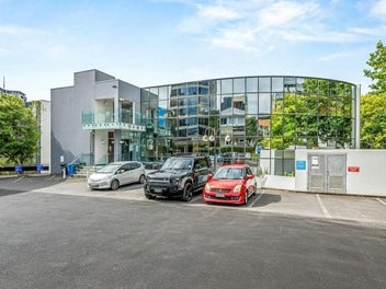 Image 1 of 6