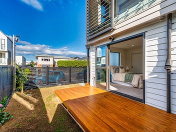 Modern Living Meets Reserve-Side Serenity