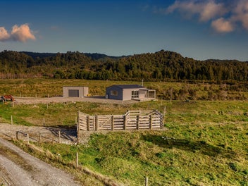 Dwelling on 4.35 Hectares - Lifestyle Starter