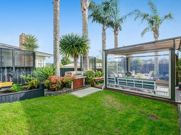 Cavity-Built Home with Family Appeal!