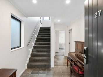 Modern Family Luxury in Triple Grammar Zone