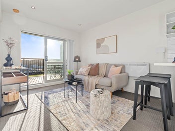 Must Sell! RANGI Zone & Walk to Mall