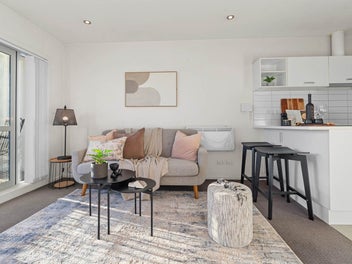 Must Sell! RANGI Zone & Walk to Mall