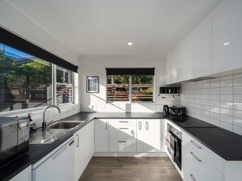 Modern 4 Bedroom Home in Newlands