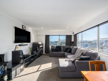 Modern 4 Bedroom Home in Newlands