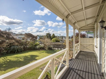 Calling all character villa lovers!