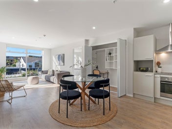 Sunlit Modern Living, Beachside Convenience