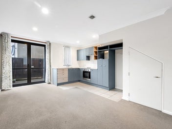 MUST SELL! 2-Bed + Flexi Study & 2 Car Parks