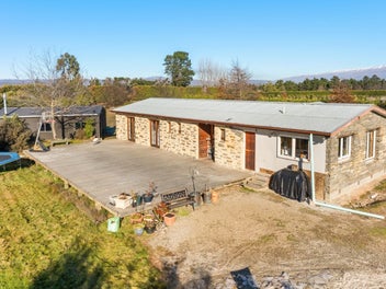 Lifestyle Opportunity Between Alexandra &...