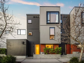 Vendor on the Move - Instruct a Sale!