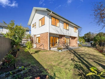 AFFORDABLE 5 BEDROOMS HOME : MOTIVATED VENDORS