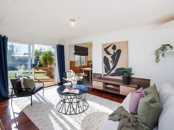 Triple garage - space - great value