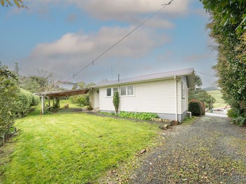 Classic Weatherboard Home - Renovator's Delight