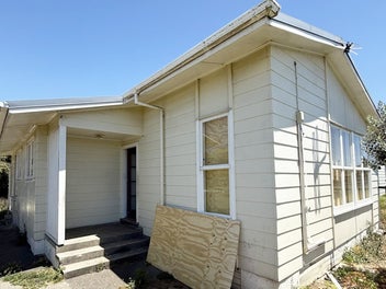 Handyman's Dream Home - FOR REMOVAL