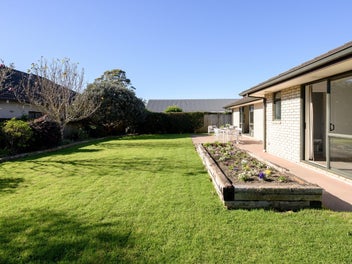 Easy Living in Twelve Acre Wood