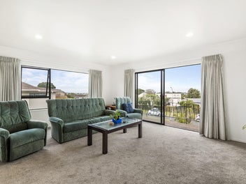 ** Last Weekend to View prior to Auction **