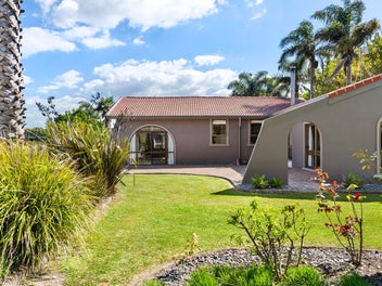 Flat land with Mediterranean charm