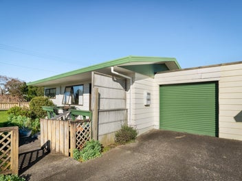 Perfectly Positioned 2 Bedroom Unit