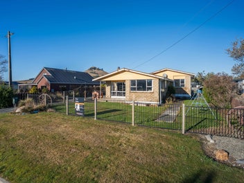 Family Home on 1012m2 Section
