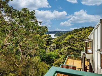 A Private Sanctuary Surrounded by Native Bush
