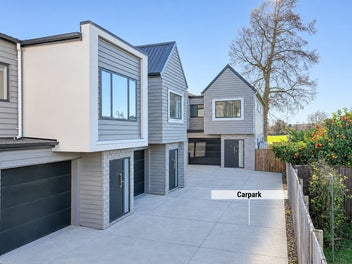 No Body Corp Fees! Convenience at Doorstep