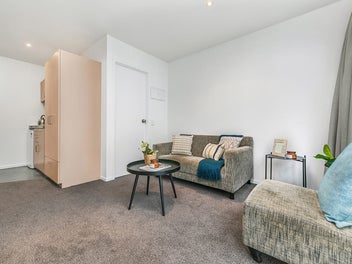 Easy to rent, Simple to hold