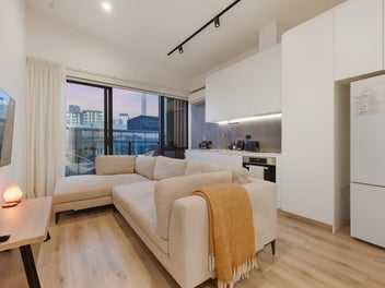 Renovated Freehold Pet-friendly Beside Vic Park