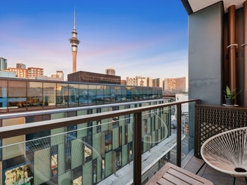Top Level, Renovated, Freehold & Ready to Impress