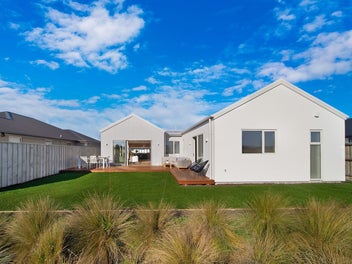 Designer Home, Expansive Rural Outlook