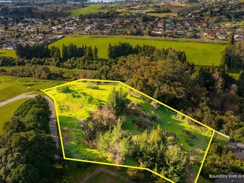Prime 1.14Ha Section with City and Water Views