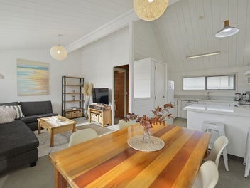 Lockwood Charm, Coastal Lifestyle