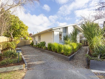 Stunning 4 bedroom home with central heating!