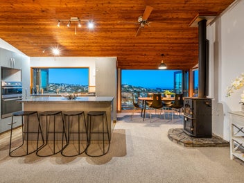 Panoramic Views - Modern Comfort