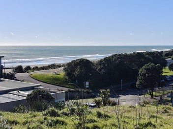 SENSATIONAL SURFSIDE SECTION