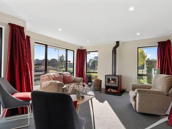 Exceptional family living neighbouring a reserve