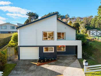 SPACE FOR EVERYONE - PLUS HOME & INCOME POTENTIAL!