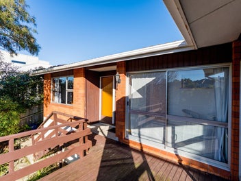 Classic 1970s style with room to add value