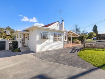 Character Cottage on 749sqm Freehold