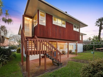A Big Family Home With Room to Reimagine