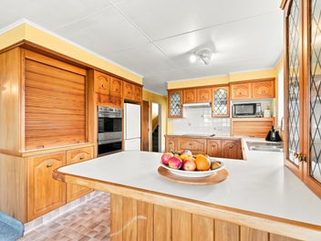 Spacious Four Bedroom Home with Pool & Sauna!!