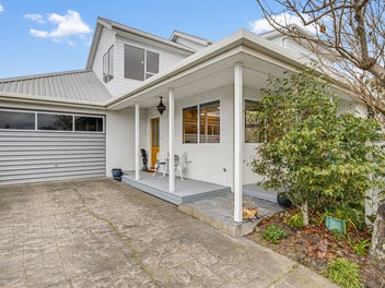 Space, Sun & Springlands Convenience