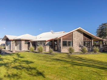 Location, Quality & Scale + Self Contained Flat