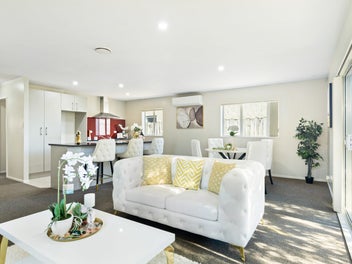 Affordable Single Level in Addison Must SELL!
