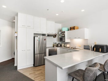 Large Living + Parking - Priced to Sell!