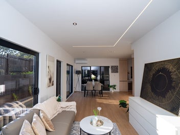 Brand New Sunnyhill Standalone with Seaview