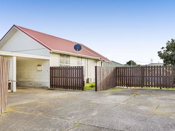 Standalone 2 Bedroom House on 505sqm in Patea