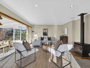Family Home with Views and Dual Living Potential!